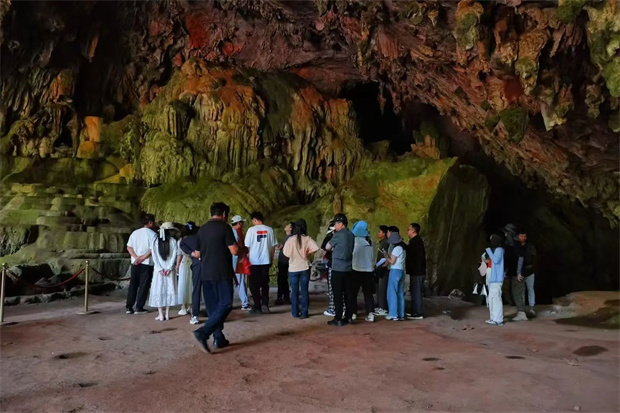 云南旅游,云南旅行社,云南團建公司,云南策劃公司,云南會議會展,云南策劃執行,臨滄旅游,臨滄旅行社,臨滄團建公司,臨滄會議公司,臨滄旅游地接：夢棲滇西綠寶石：鳳慶瓊英 一曲茶歌喚醒的世外茶園